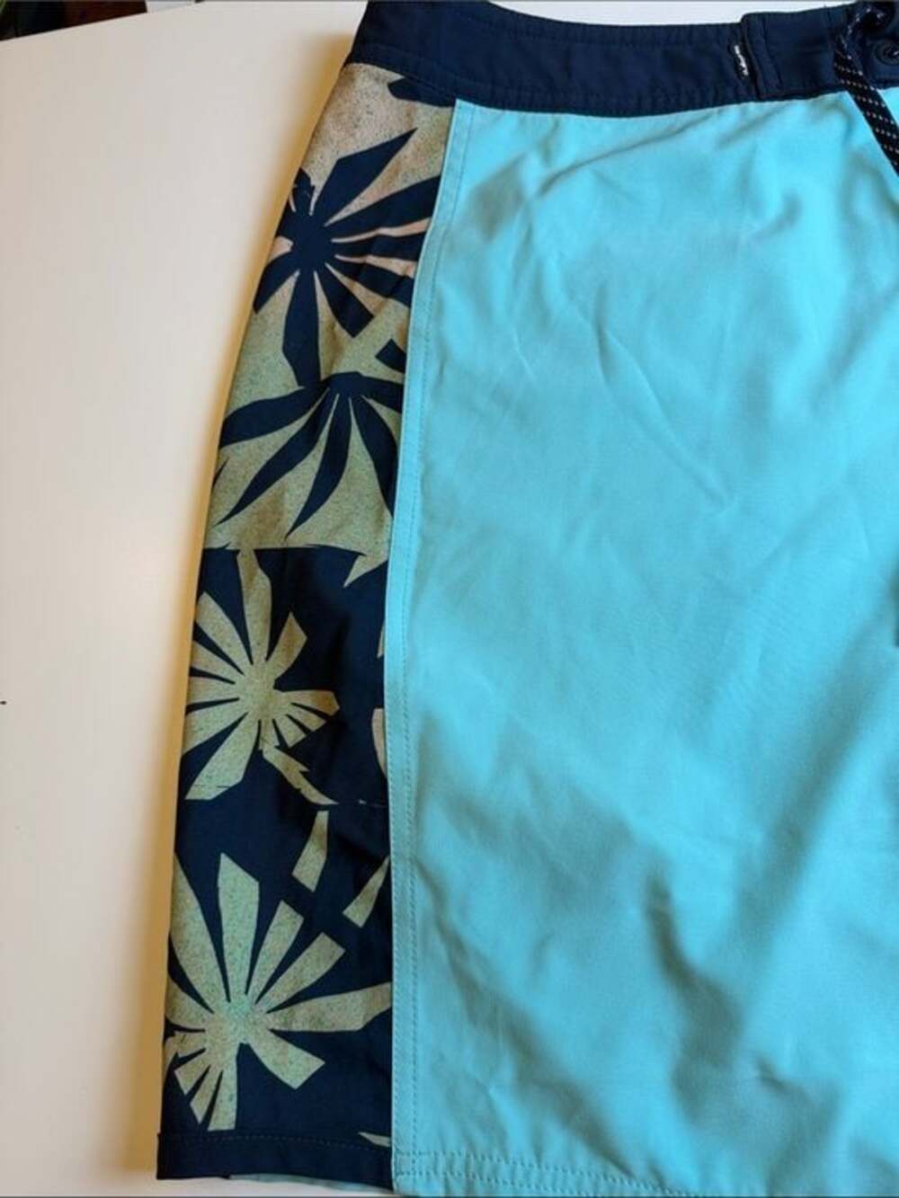 Quiksilver Surfsilk Arch 19" Aqua and Navy Floral Panel Board Shorts - Picture 4 of 10